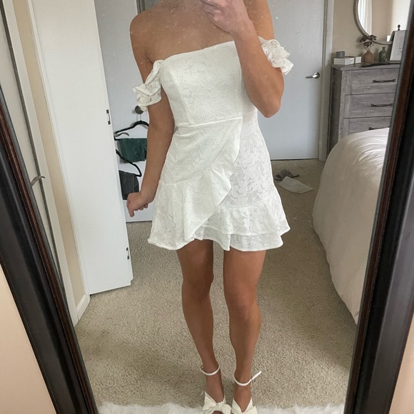White Off the Shoulder Dress - Picture 3 of 6